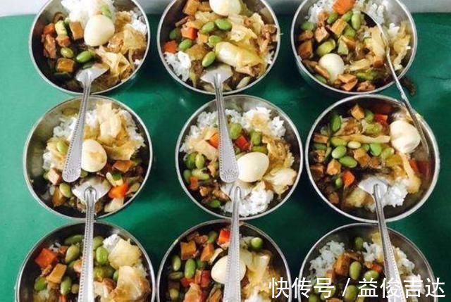 孩子|“妈妈我在幼儿园吃了2碗饭”,看完午餐照片后,妈妈却表示酸了