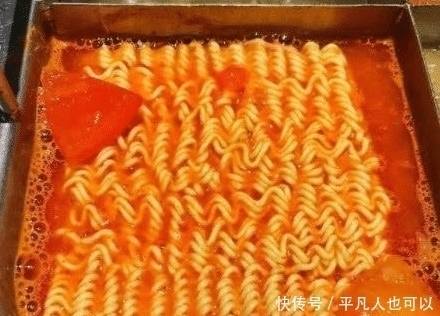 泡面|客人吃海底捞自带泡面,却被告知不让用餐,除非签了它