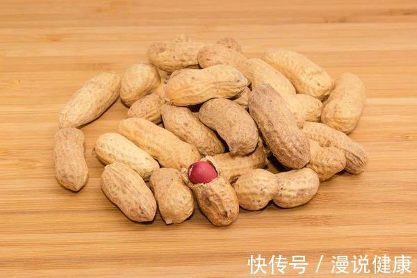 起床|女人起床后,坚持吃一把花生,不出半月,三个喜事可能会降临
