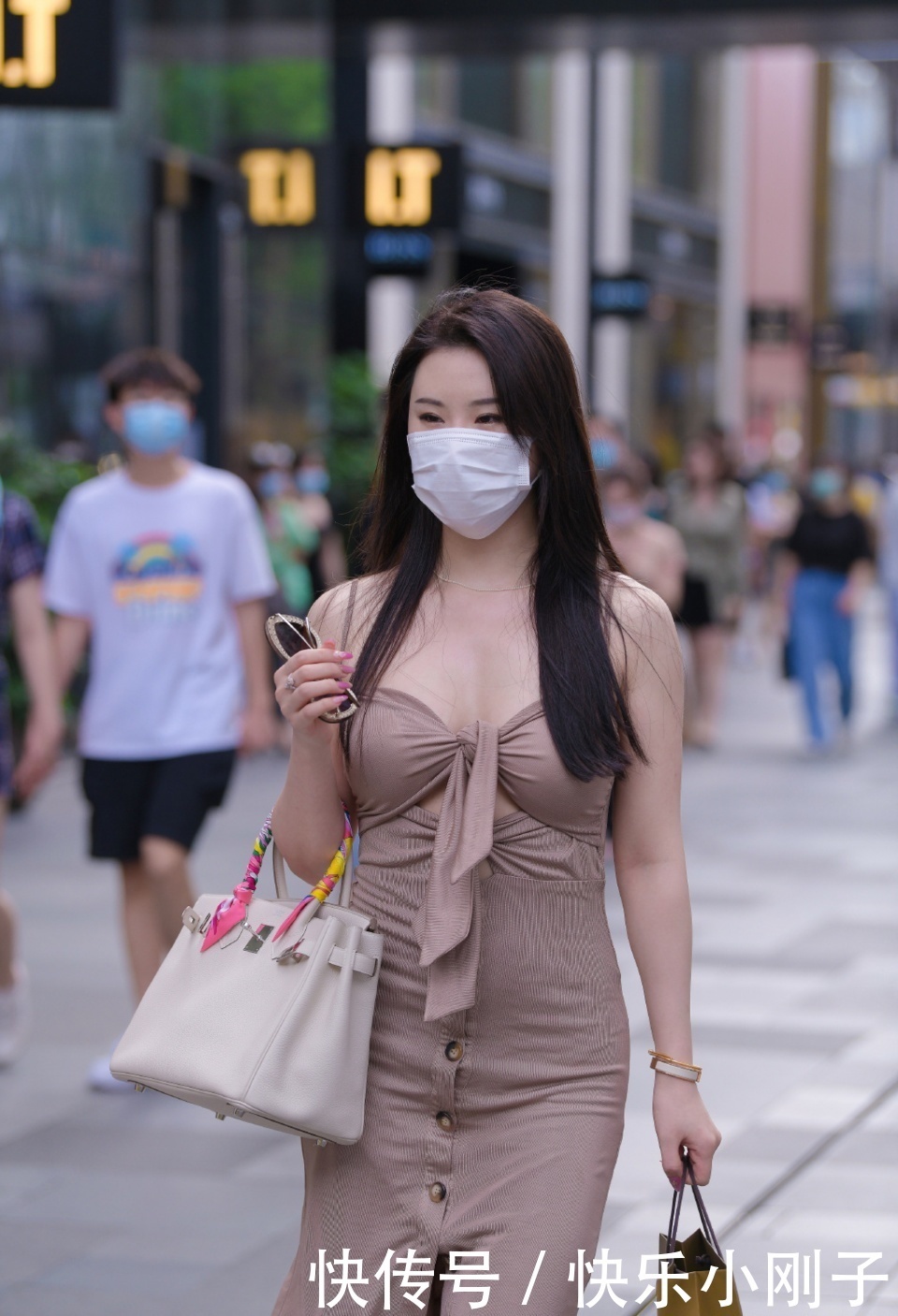 姐姐|大姐姐的别致裙装,时尚又有气质,一件解决穿搭问题!