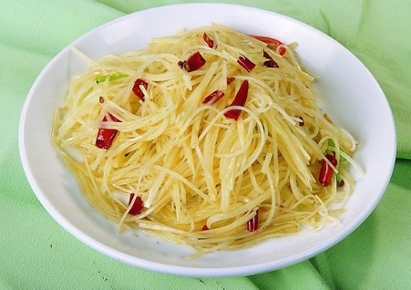 土豆丝|一盘土豆丝竟变成了“致癌物”，一家4口全住院，赶快了解下