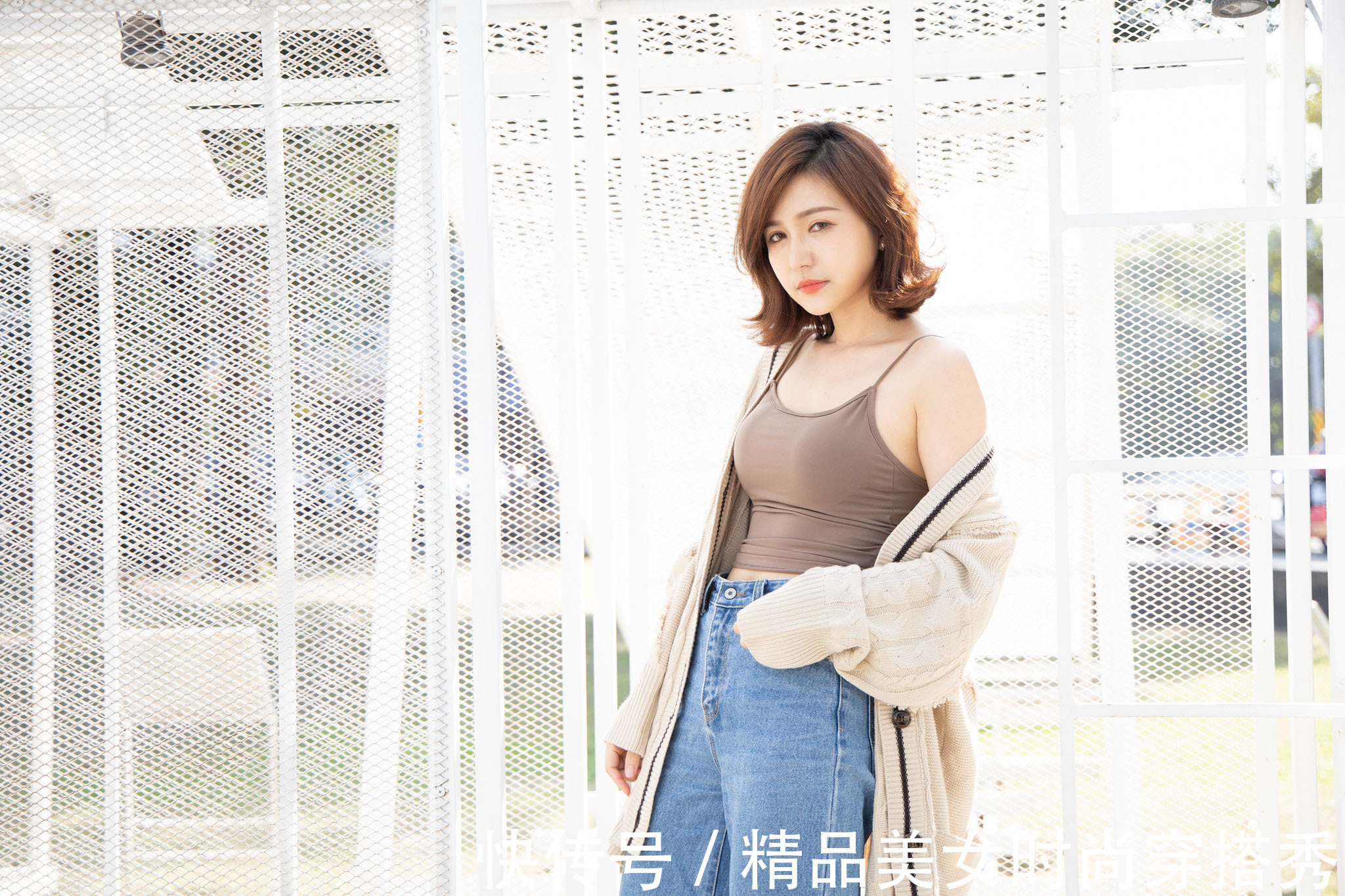 穿搭|街拍:休闲又时尚的穿搭,简约又潮范十足