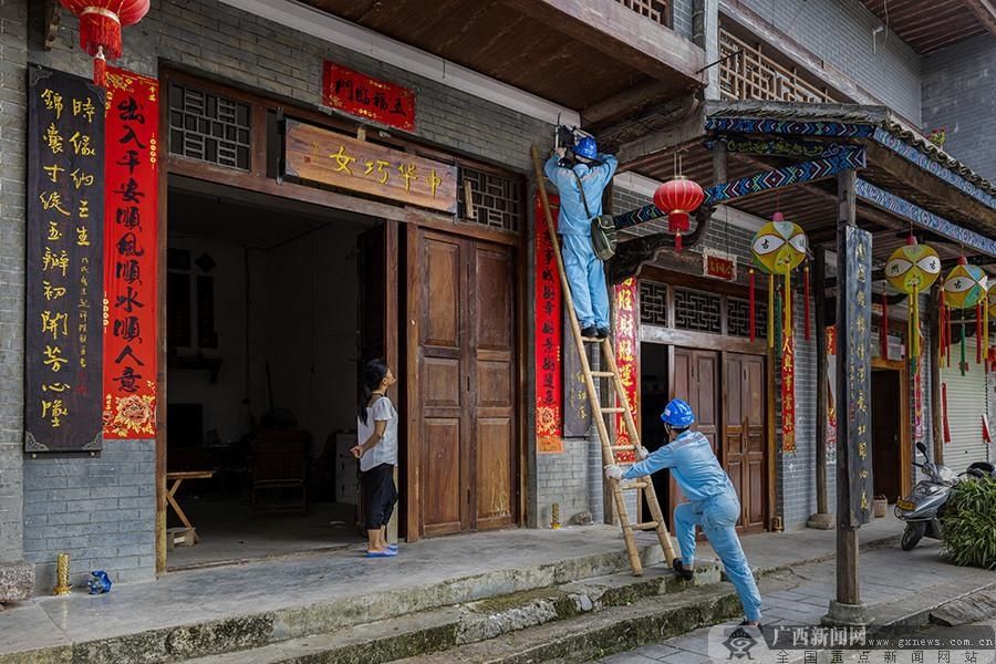  技艺|广西靖西：“中华巧女”黄肖琴，她的绣球技艺了不起