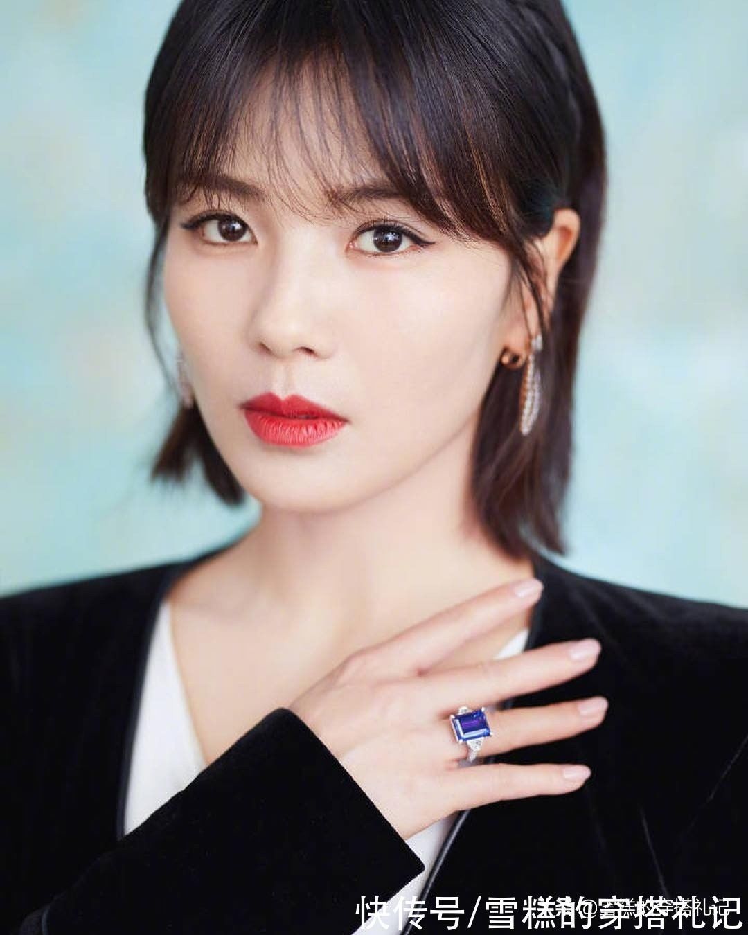 日落黄 40岁左右的女人,衣服尽量不要穿驼色和灰色,其实这些更气质显白