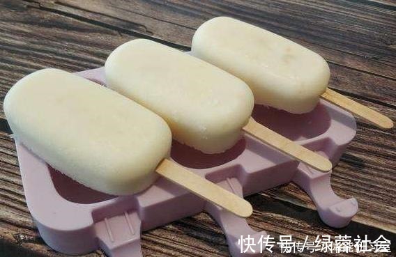 自制雪糕时,别只会加牛奶,少了这1物,难怪一口咬下去全是冰渣