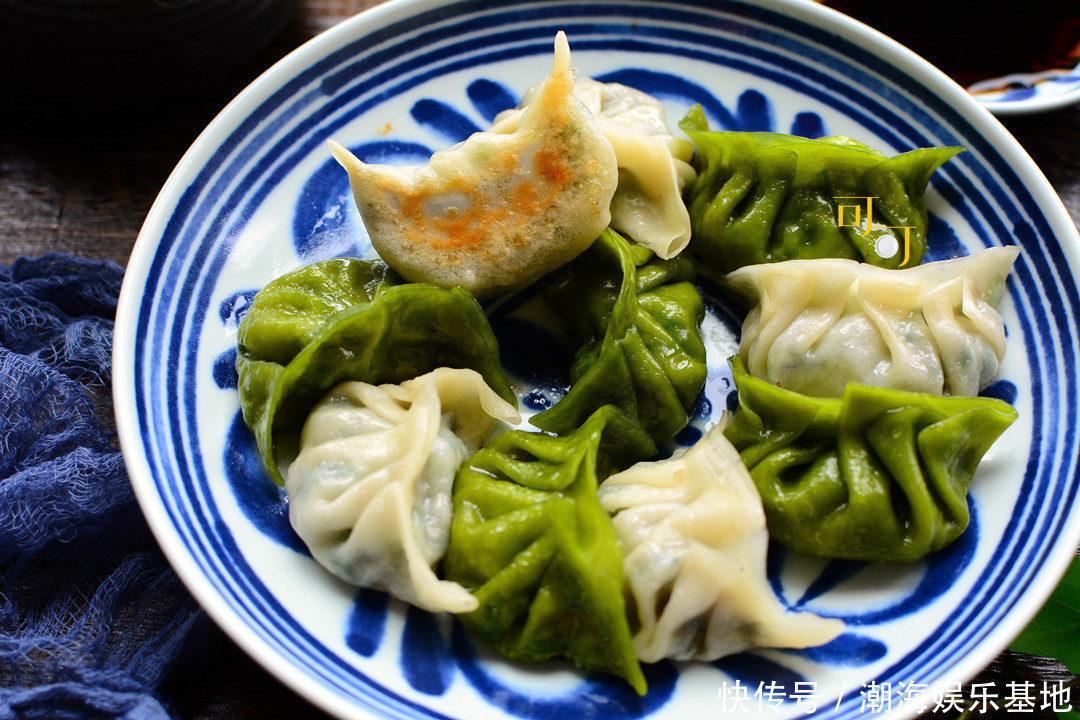 包饺子|出门前给老公准备的三鲜馅饺子，煮着吃煎着吃都可以，太方便