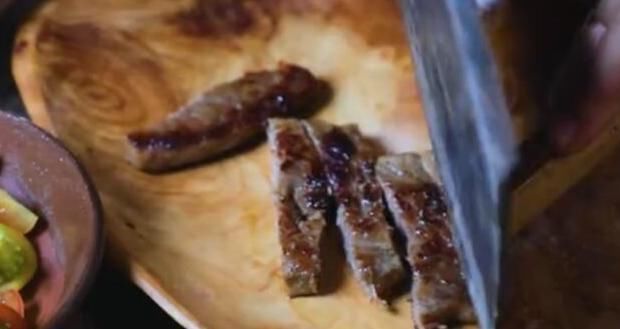 李子柒自制煎牛排,这次直接糊掉了网友真当我们没看见