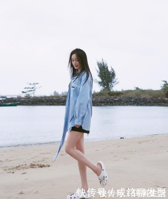 蓝色 今夏流行穿“蓝色”衬衫,清新时尚减龄还显瘦,就连明星都上头