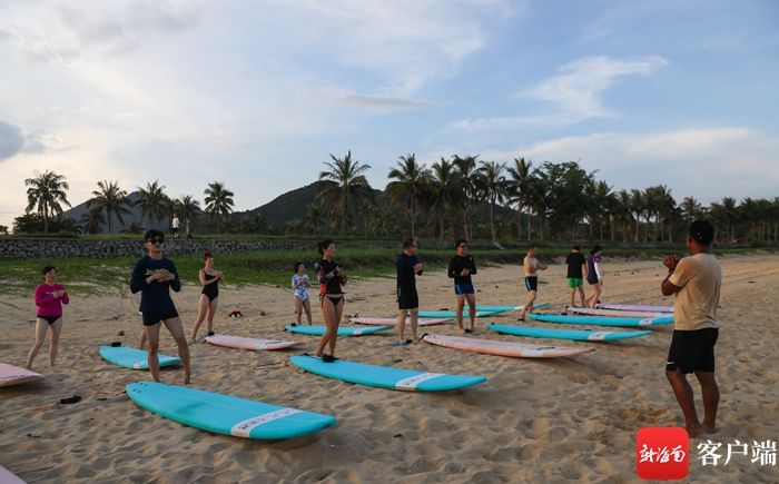 李昊|浪尖上起舞、山海间飞扬 全国媒体团走进万宁日月湾