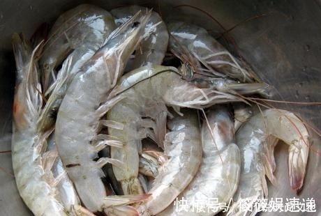 大虾|水煮大虾，放盐还是放醋牢记3个要点，虾肉鲜嫩，还无腥味