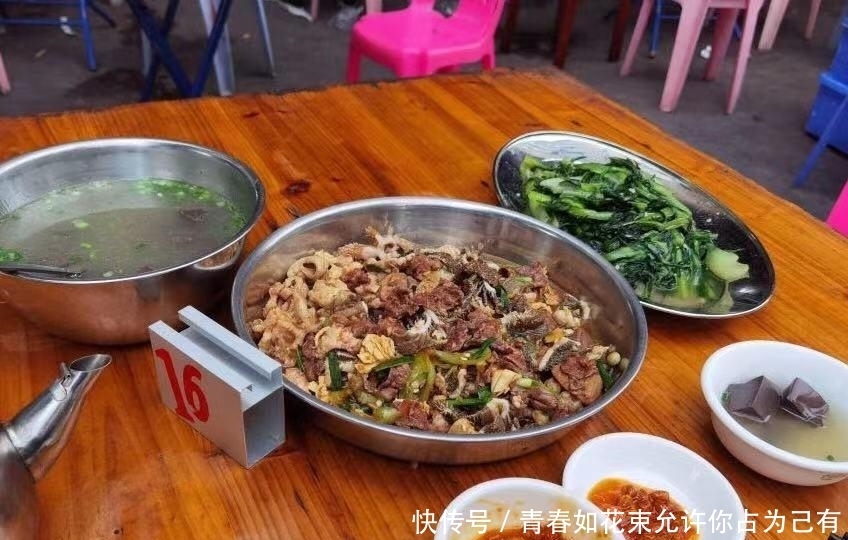 广西最霸气的牛杂大排档,一天卖几百斤牛杂,楼上楼下几百人同时吃