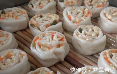 搅拌均匀|豆腐里打4个鸡蛋,卷一卷,蒸一蒸,出锅吃5个还不过瘾!