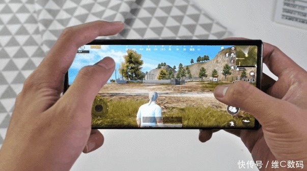 所搭载|轻松伸缩10万次!OPPO卷轴屏概念机究竟藏了多少“秘密”?