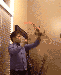 |搞笑GIF趣图:上一秒霸气十足,下一秒跪地求饶