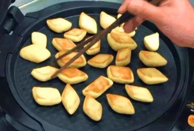 鸡蛋|面粉里加5个鸡蛋,不用一滴水,教你做小零食,出锅孩子抢着吃