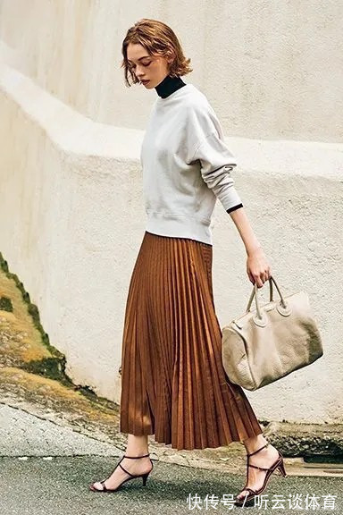 透明感 女人不管多少岁,都不要穿这3种颜色,自以为很时髦其实很“土”