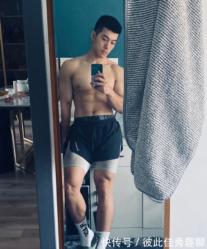 健身|爱健身的90后，胸肌发达麒麟臂健壮，在健身房常丢衣服！