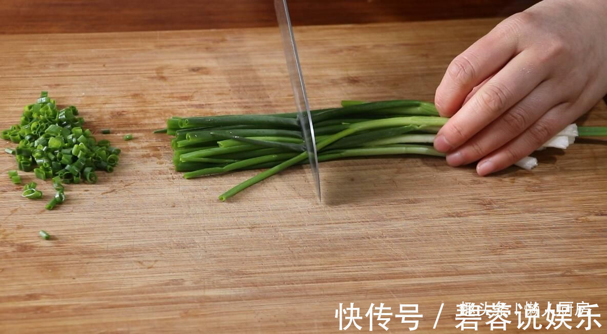 用烤箱做的纸包葱油鸡,比红烧鸡还香,做法太简单了