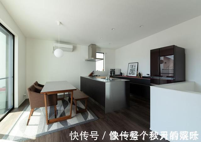 露台|顶楼复式,楼梯装家里占面积又碍事,不如把楼梯口封了挪到露台上