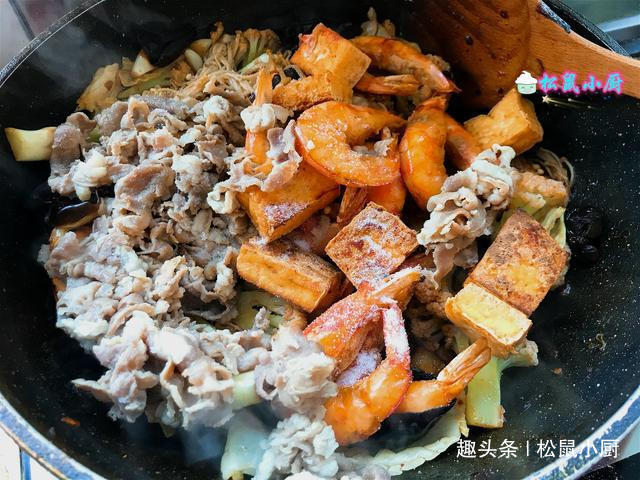 麻辣香锅别去饭店吃,自己做少油少盐又省钱,学会了你也能当大厨