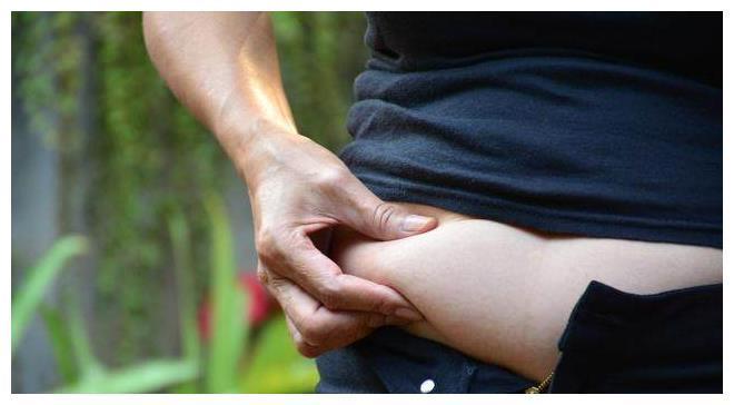 苹果|女人小肚子太凸出？这3种“吸脂刮油”食物，让你边吃边瘦！