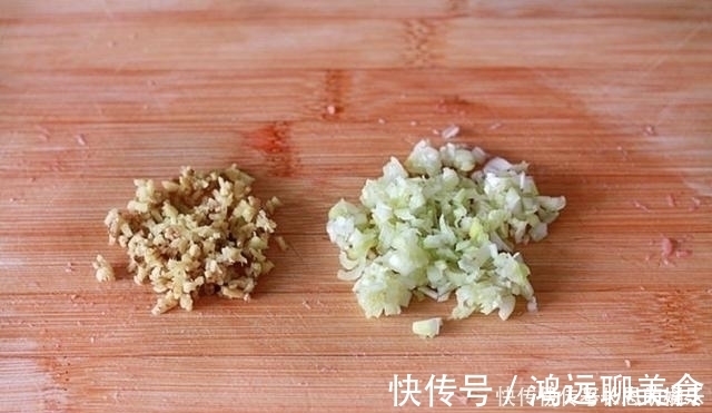 炸牛肉丸|自己做的炸牛肉丸,外酥里嫩看着金黄有食欲,孩子喜欢吃