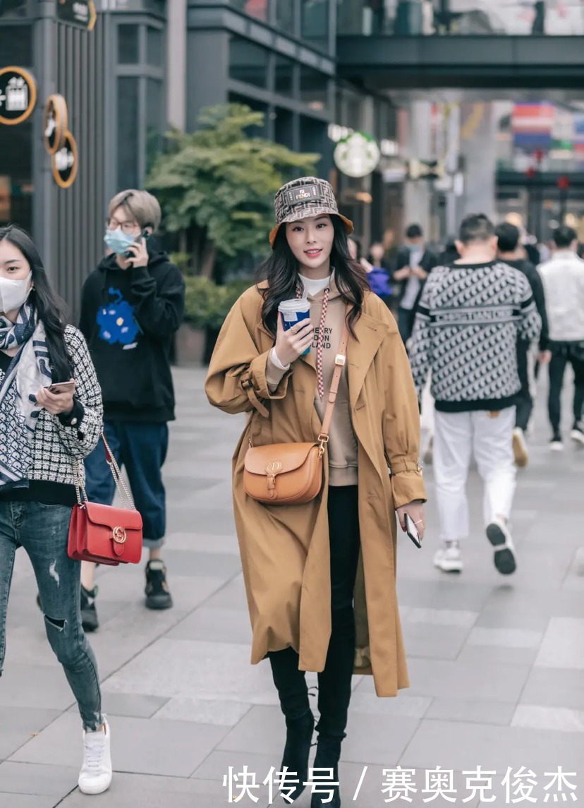 高贵|冬天里的高贵搭配,没有一件风衣可不行