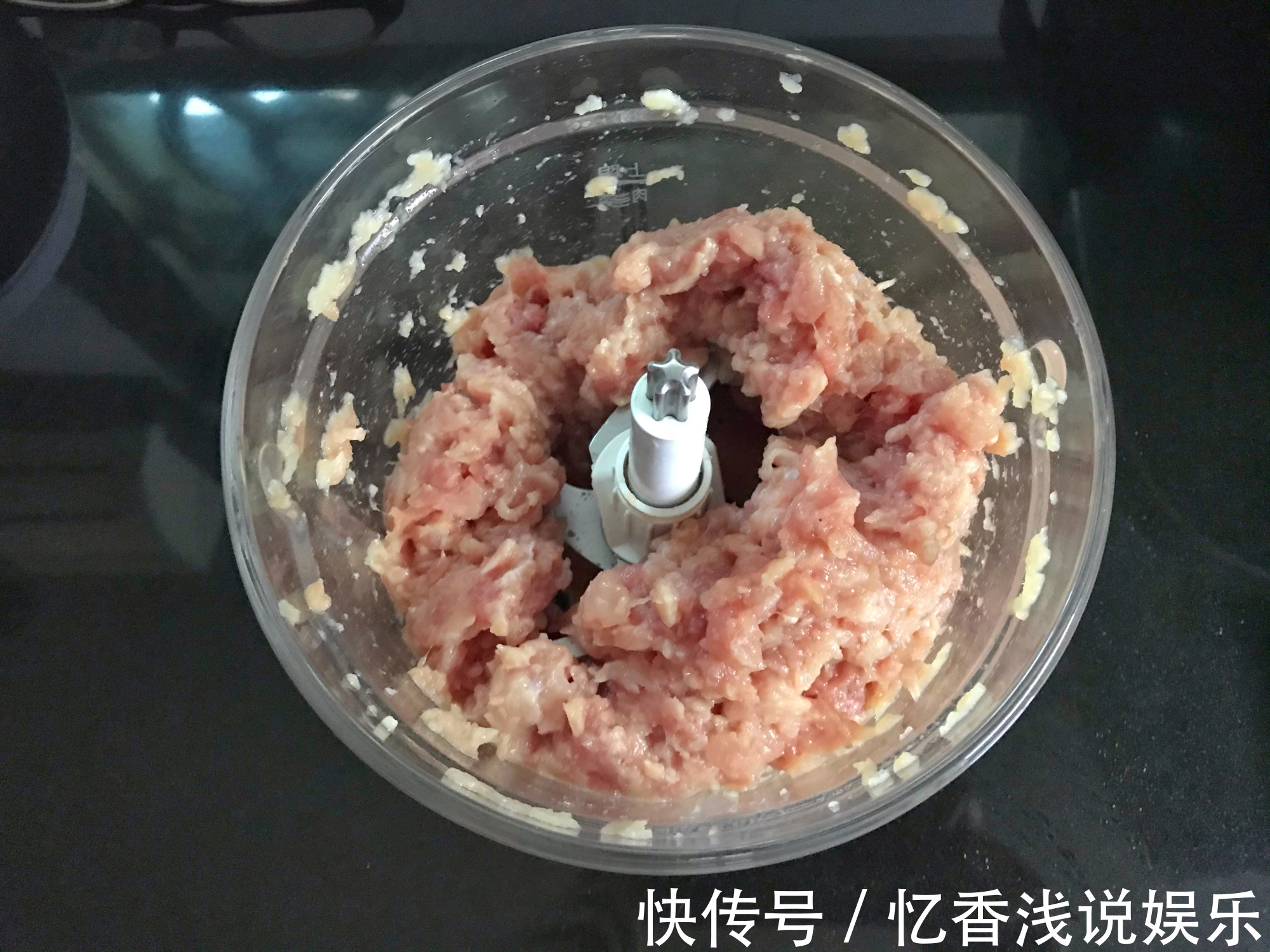 包饺子|夏天多吃此碱性蔬菜,用来包饺子,比韭菜鲜嫩,清香味美不上火