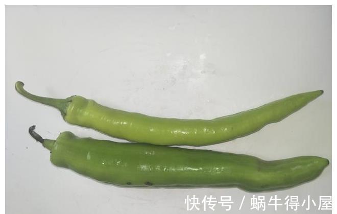 冬天|2个辣椒，2个鸡蛋，加2味简单混合，香辣下饭超好吃