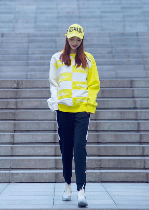 效果|建议腿粗女生穿卫衣不要搭紧身裤,学会网红这样的穿法,贼显瘦