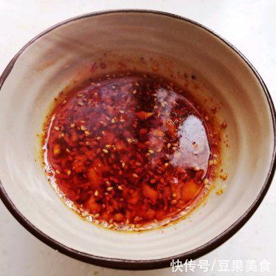 小楼一夜听春雨，今朝满城荠菜香