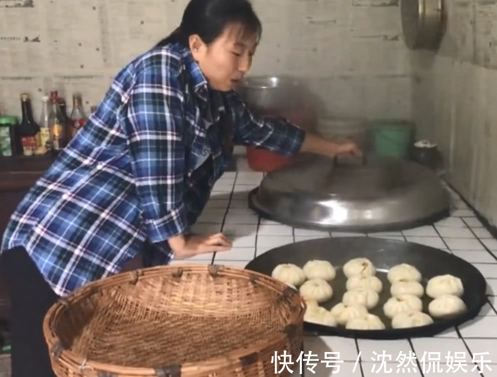 石头菜|农村路边长了一大片石头菜,大姐采一筐回家做包子,吃着比肉还鲜