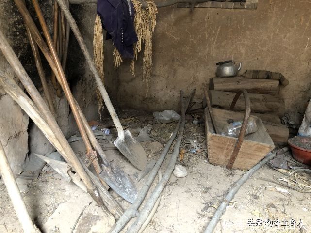 四条腿&“家有五物不外借,借后招灾又惹祸”,啥意思?指的是哪五样?