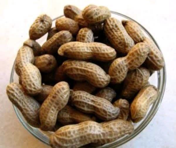 甘油三酯|吃花生对血管是有益还是有害?想血管不堵塞,2种素食别往嘴里送