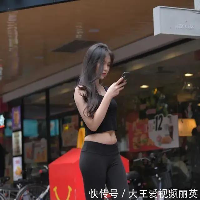 曲线|减龄美丽的打底裤装扮尽显优美曲线,展现成熟的自信