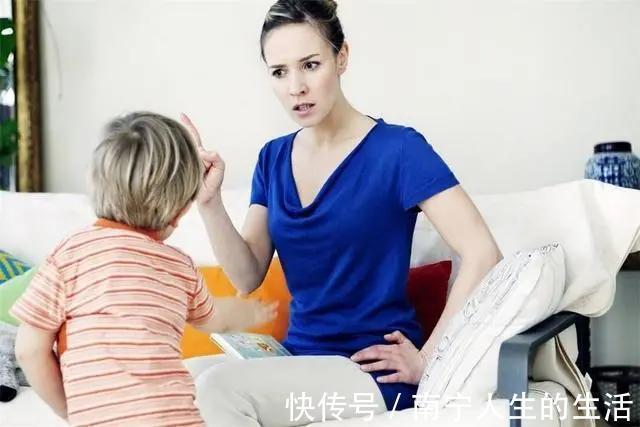 父母|“窝里横、外面怂”的孩子,多半是家庭教育中父母犯了这3个错,一定要看看
