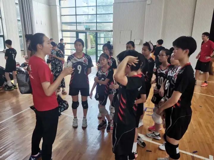 石智勇|奥运双金王石智勇官宣喜讯，女方为小学同学，高颜值曾是女排球员