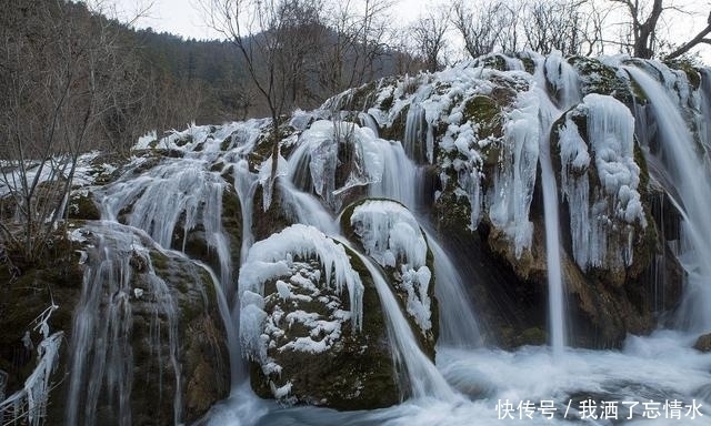 九寨沟惊现蓝色冰瀑，犹如童话仙境