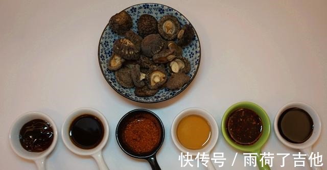 浸泡|香菇炸一炸,炒一炒,做成美味家常菜,好吃下饭,超香!