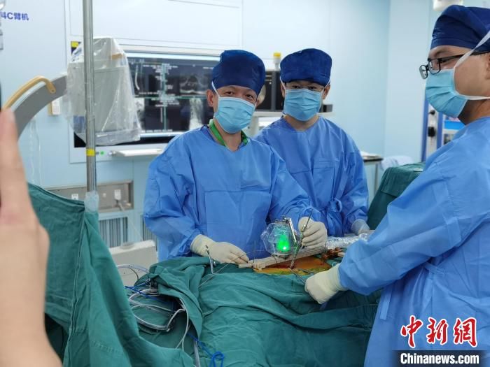 老人|上海多学科专家成功开展“一站式”复合手术为老人解决多个问题