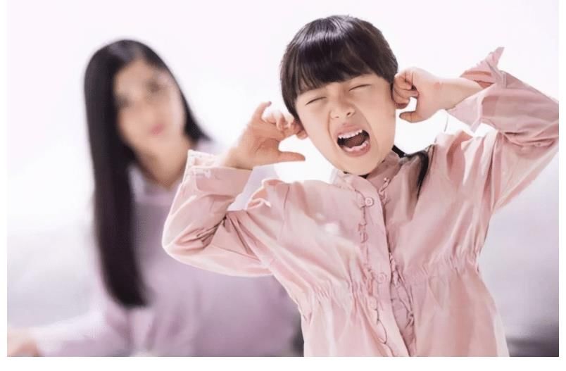 小孩们|对于叛逆期的孩子，家长应该正确去处理，打骂并不可取