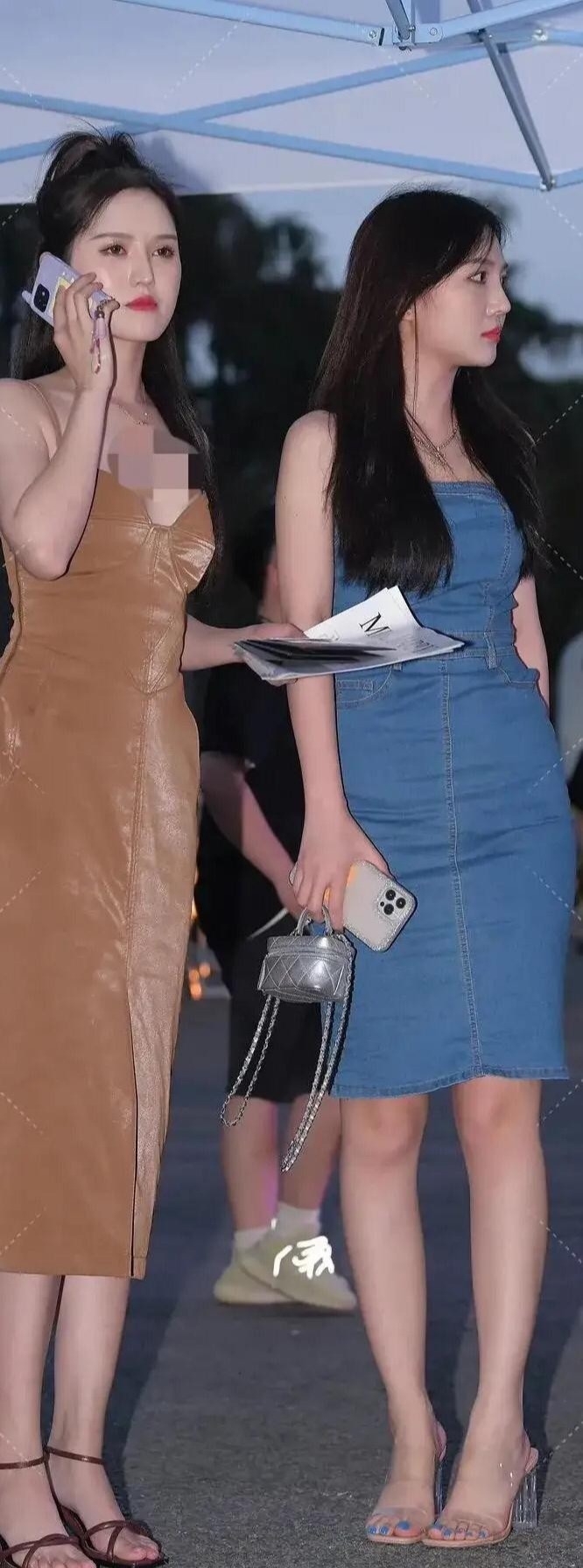 抹胸 小姐姐一袭抹胸牛仔连衣裙, 青春靓丽, 简单又时尚