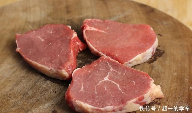 买牛排时,无论什么牌子,只要包装上有“这行字”,都是合成牛排
