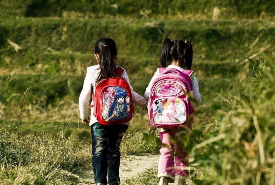 房价上涨|儿子五年攒二十万,父母用来在老家盖房,如今一家人悔不当初