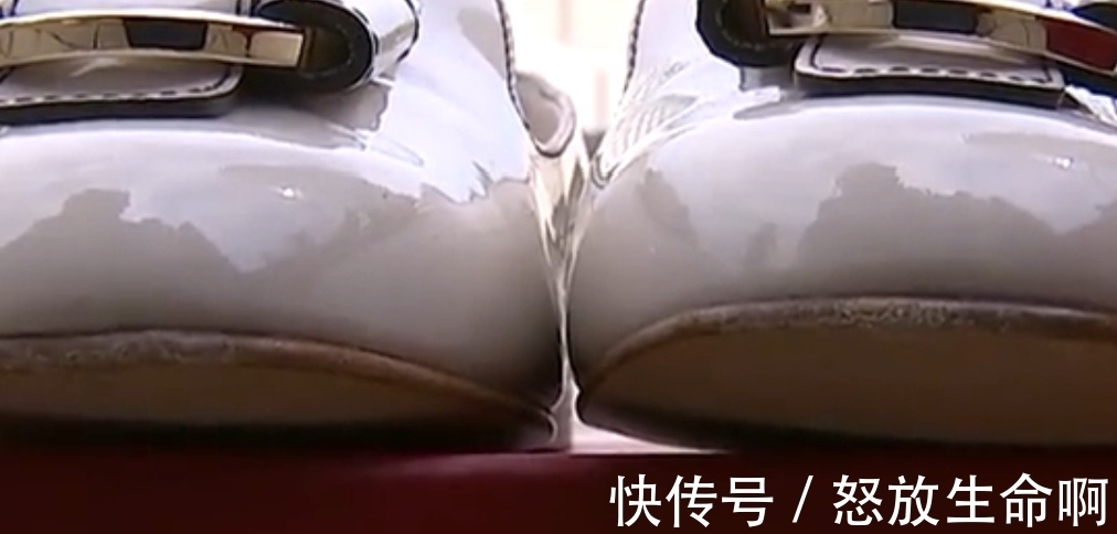 喜滋|宁波女子5355元买双鞋,上个楼梯竟然掉渣了!店员回应2字太气人
