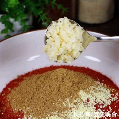 好吃|辣椒油这么做，又红又香又好吃