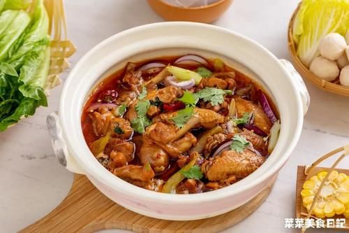 却不是当地小吃的，得知要10万加盟费后，先吃干锅鸡肉