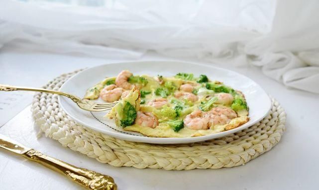 营养|西兰花和虾还可以这样做,煎一煎,味道鲜香,既当菜又当饭,香!