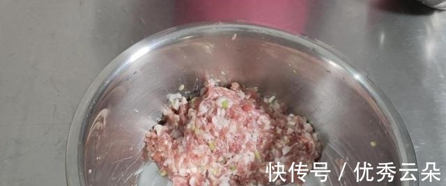 大厨教你，用几个香菇做赛鲍鱼，非常好吃！