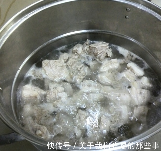 羊肉|伏天多喝羊汤好,做好“3步2不加”,羊汤鲜美无膻味,浓白不发黑